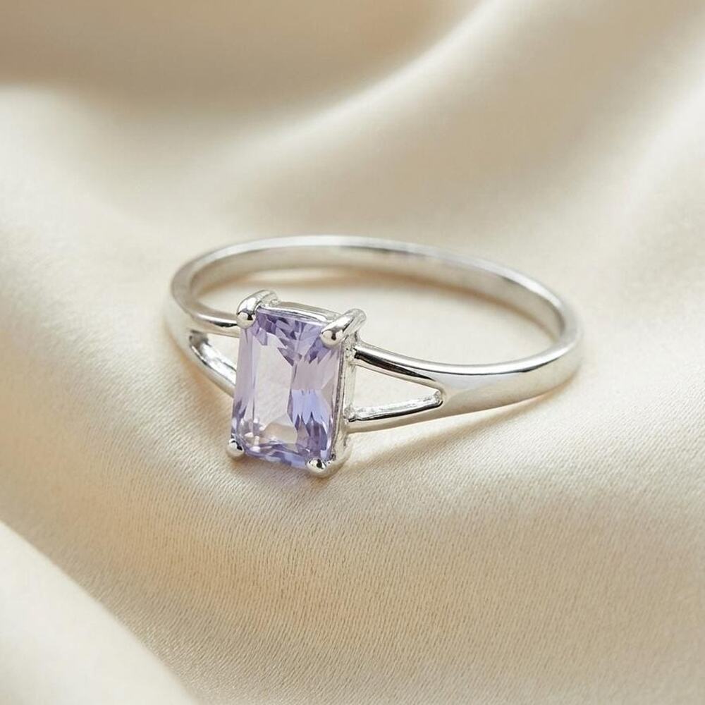 Vintage 925 Sterling Silver Lavender Cubic Zirconia Emerald Cut Solitaire Ring